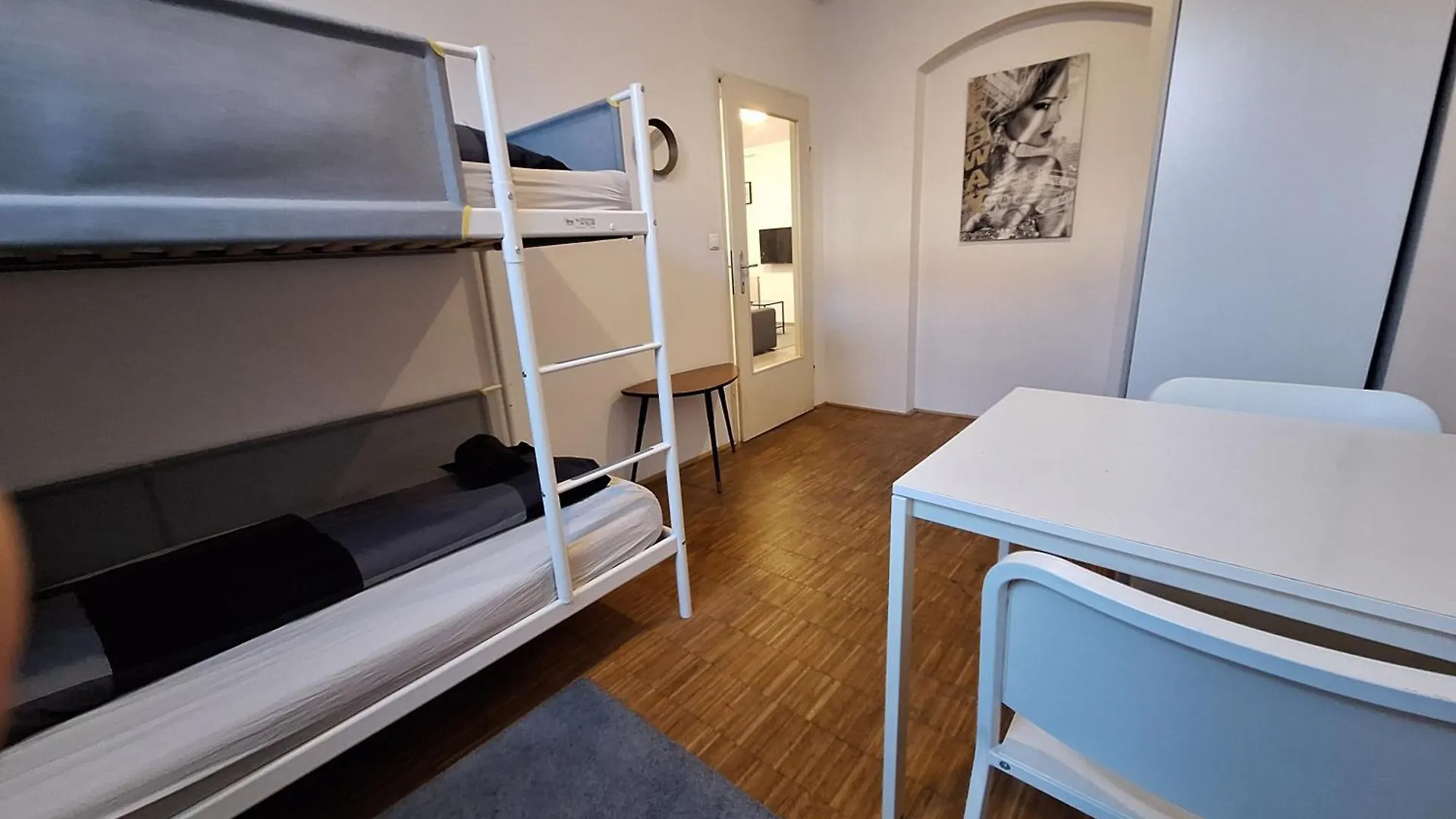 Urban Living Josefstadt - Roadhouse Apartments Vienna Austria