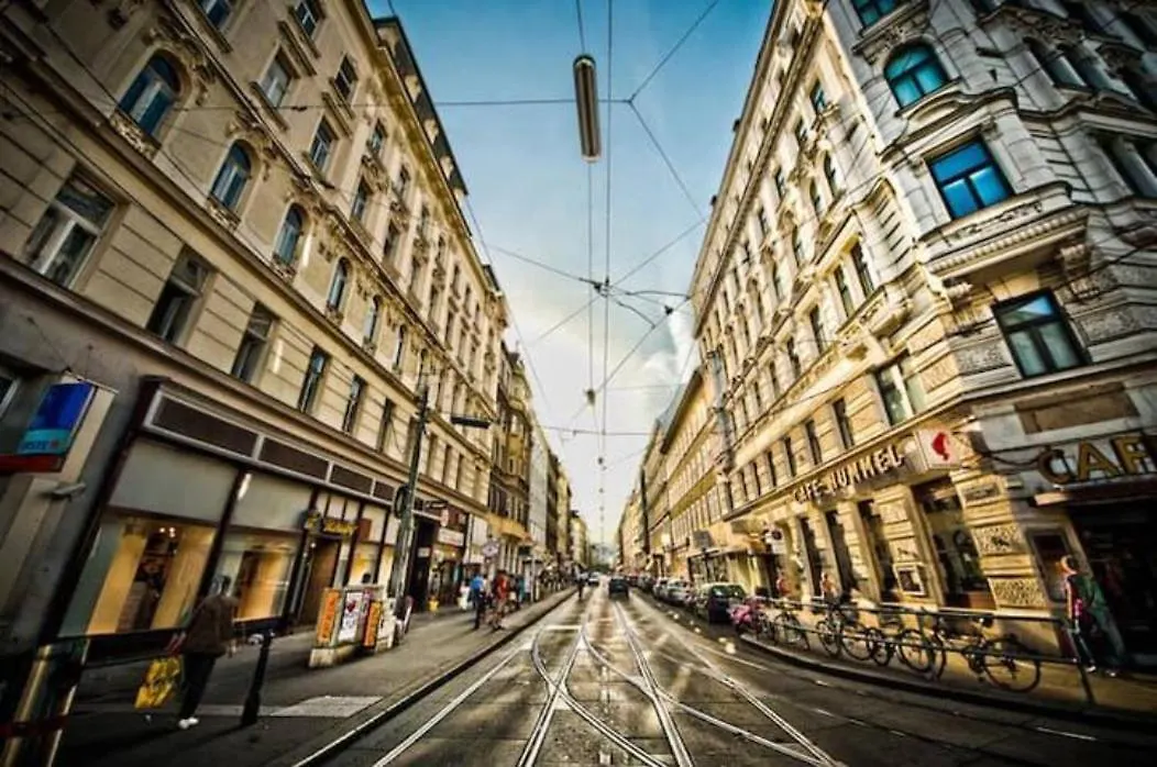 Urban Living Josefstadt - Roadhouse Apartments Vienna